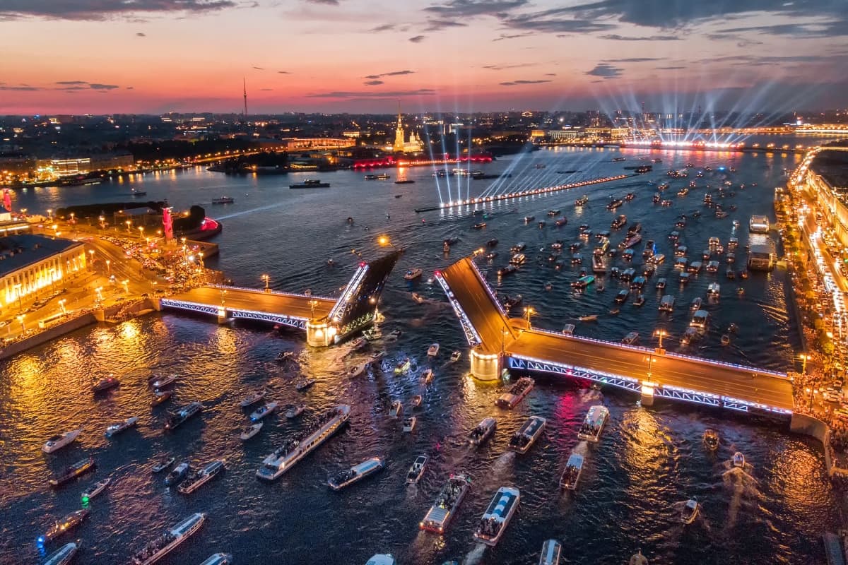 Puentes levadizos de San Petersburgo con visita guiada